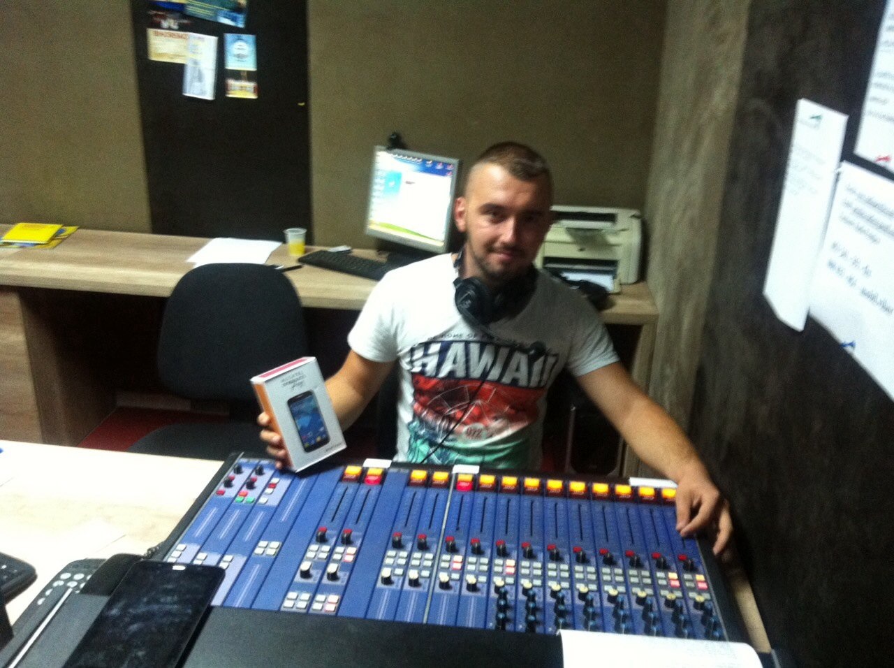 Radio Petnjica i Rahman Ralja Skenderović poklanjaju telefon