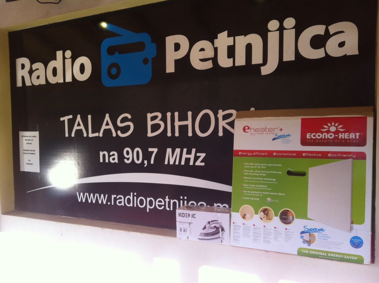 Radio Petnjica i Berhan Šabotić poklanjaju radijator i peglu