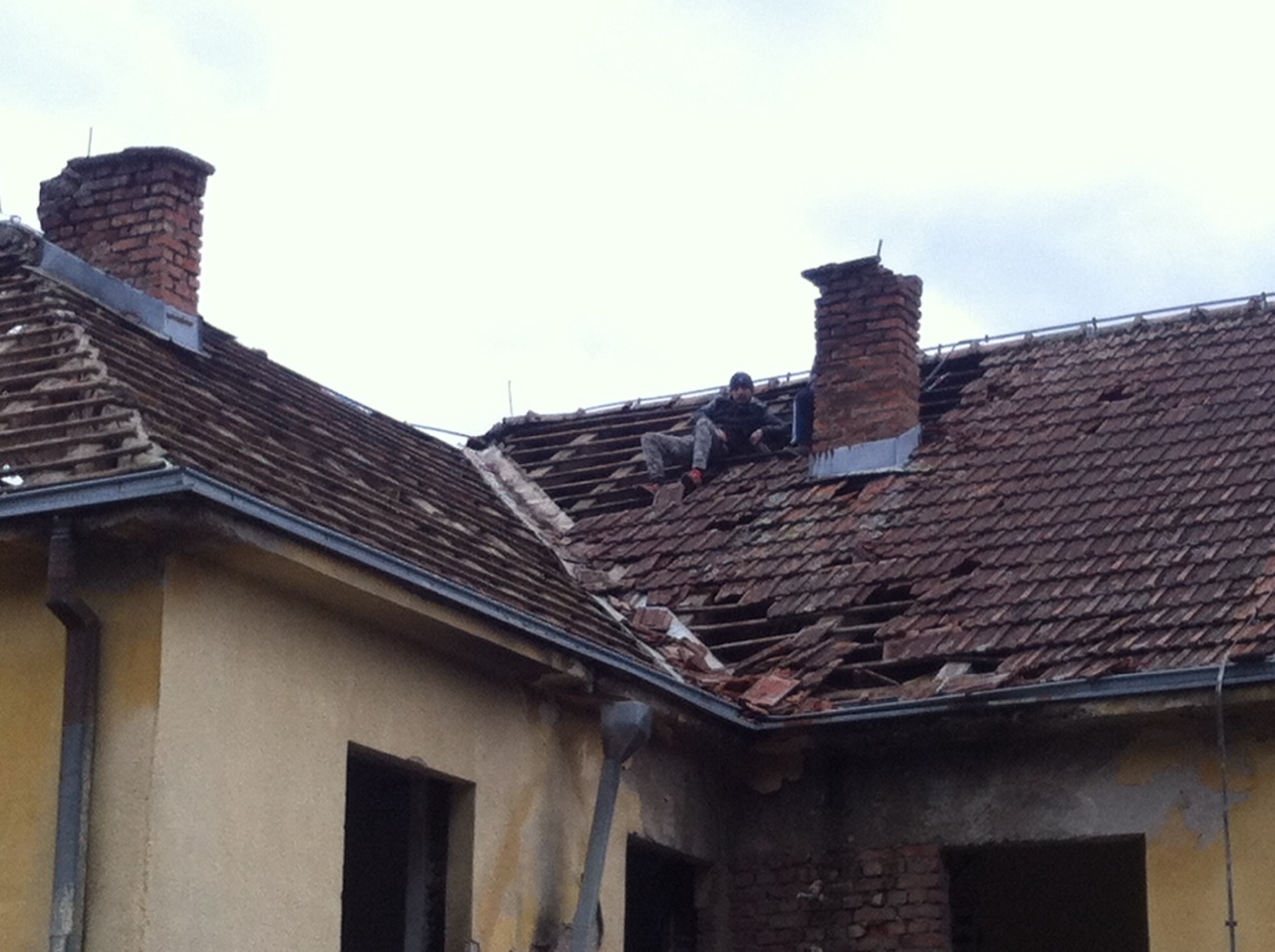 FOTO PRIČA: POČELO RUŠENJE STARE ŠKOLE