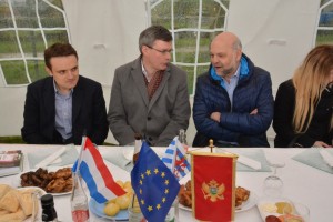      Slijeva: Džemil Skenderović, Predsjednik opštine Rumelanže - Henri Hajne i ambasador Crne Gore u Briselu Vladimir Radulović