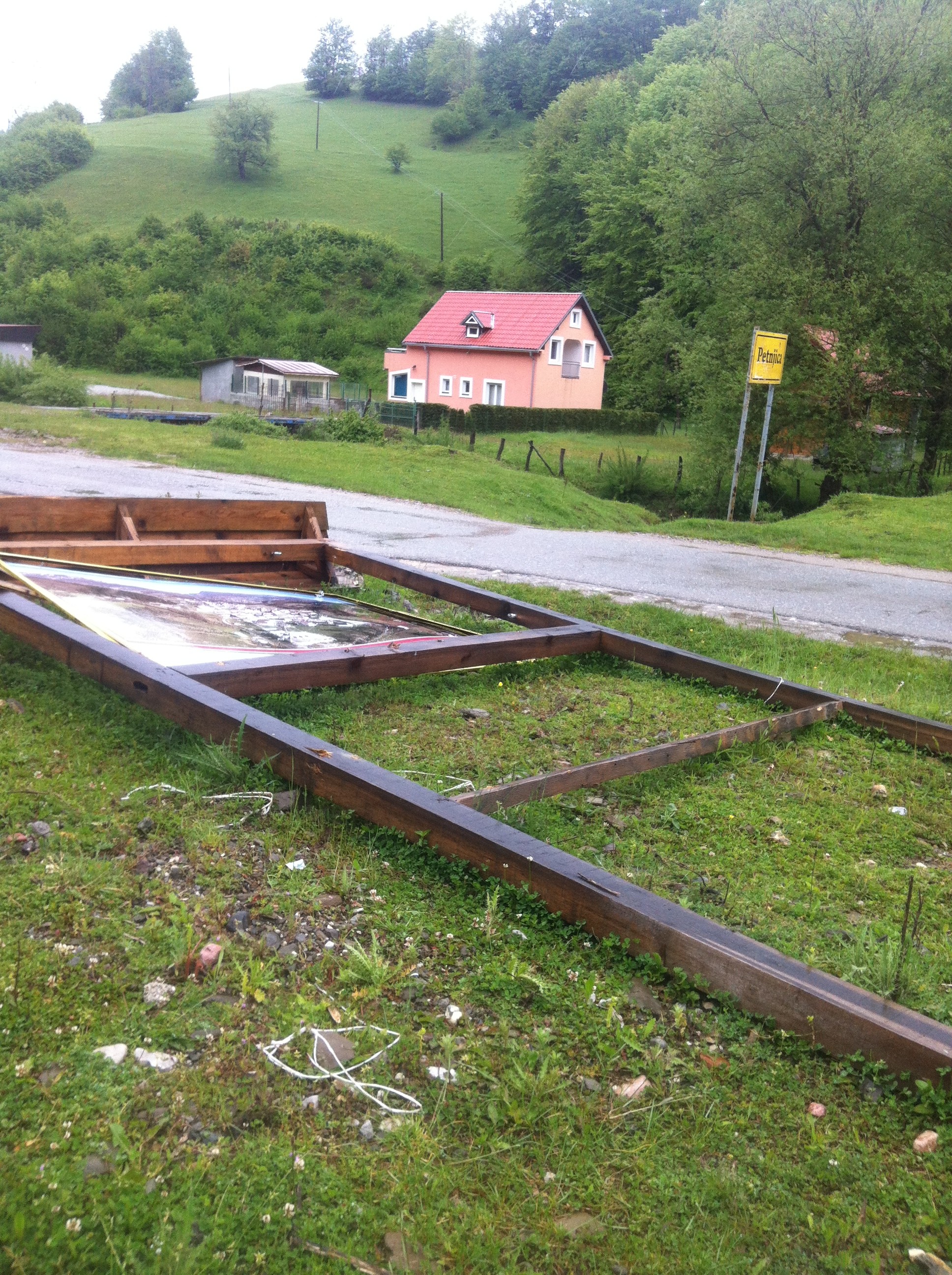 AKCIJA UDRUŽENJA IZ LUKSEMBURGA I RADIJA PETNJICA: BILBORD ZA DOBRODOŠLICU I PUTOKAZ VLASTI KAKO SA RIJEČI DA PREĐE NA DJELA