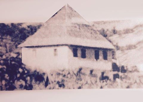 Petnjica – Kuća Muratović (Umera) Bahta (1845 – 1930) i njegove supruge Ajkune u kojoj je bila krojačka radionica. Danas je na njenim zidinama kuća Muratović (Avdula) Muzafera.