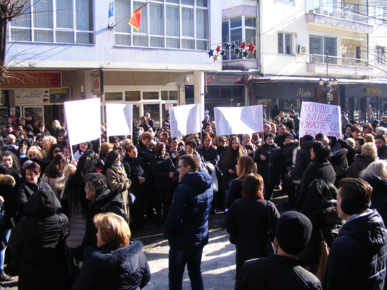 I PETNJIČKE MAJKE NA PROTESTIMA