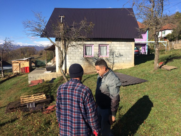 PORODICA KORAĆ DOBILA KROV NAD GLAVOM, POMOĆ STIGLA OD ZK “BIHOR”