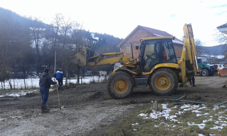 PETNJICA: UREĐENJE PRILAZNIH PUTEVA I PARKINGA