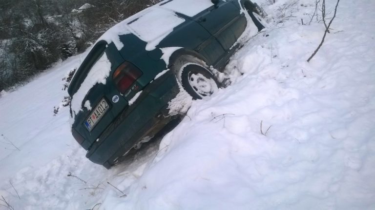 SAOBRAĆAJNA NEZGODA BEZ POVRIJEĐENIH NA PUTU PALJUH-TUCANJE