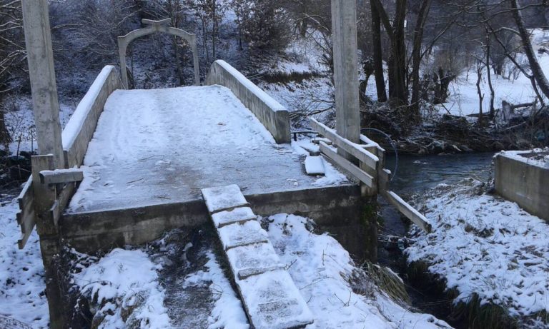 PRILAZ MOSTU OPASAN ZA ĐAKE I PJEŠAKE