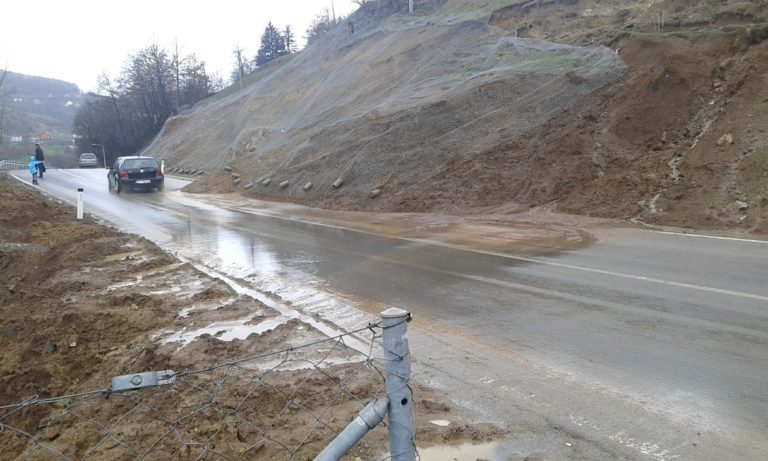 ODRON ZATVORIO JEDNU KOLOVOZNU TRAKU