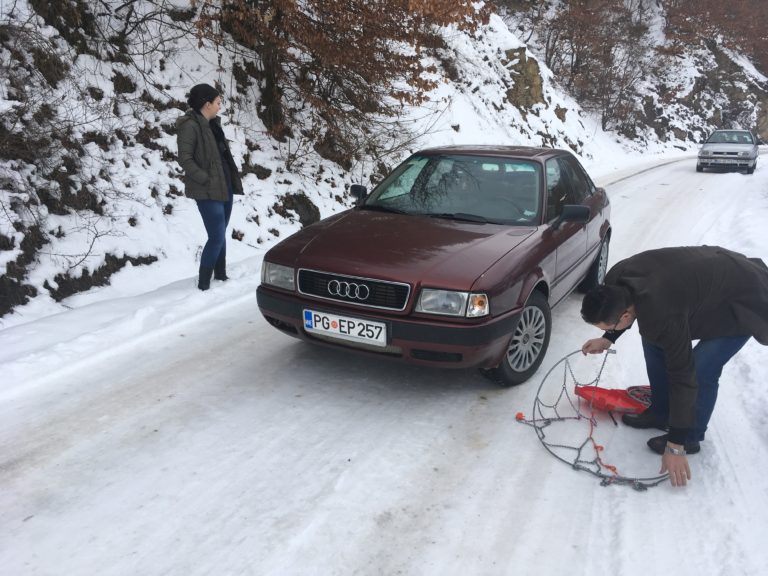 OPREZNO NA PUTEVIMA PREMA PETNJICI, POTREBNA ZIMSKA OPREMA