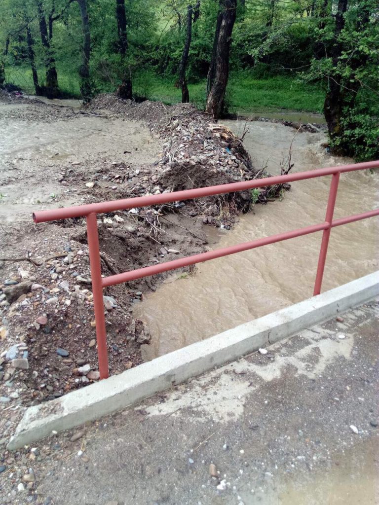 NEVRIJEME NANIJELO ŠTETU IMANJIMA U MZ VRBICA, KOMUNALNO OČISTILO KORITO VRBIČKE RIJEKE