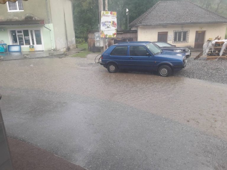 VIDEO i FOTO: GRAD UGROZIO USJEVE