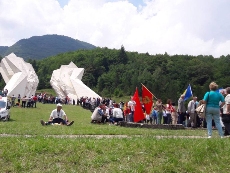 DELEGACIJA ANTIFAŠISTA I BORCA PETNJICE NA TJENTIŠTU