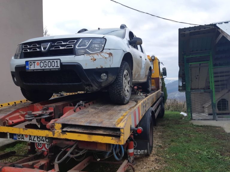 AGOVIĆ: AUTO OŠTEĆENO PRILIKOM ISTOVARA, SERVIS PLAĆA POPRAVKU, A NE GRAĐANI IZ BUDŽETA