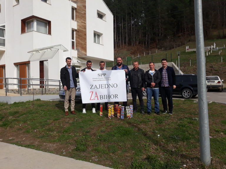 SPP PETNJICA U AKCIJI “ZAJEDNO ZA BIHOR”: DONIRALI I POSADILI CVIJEĆE ISPRED OPŠTINE