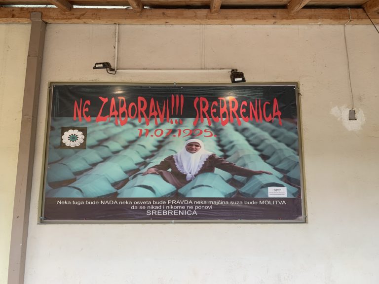 GRAD KOJI NA DAN OŽIVI ZBOG MRTVIH: NEGIRANJE GENOCIDA U SREBRENICI JE JOŠ JEDAN ZLOČIN