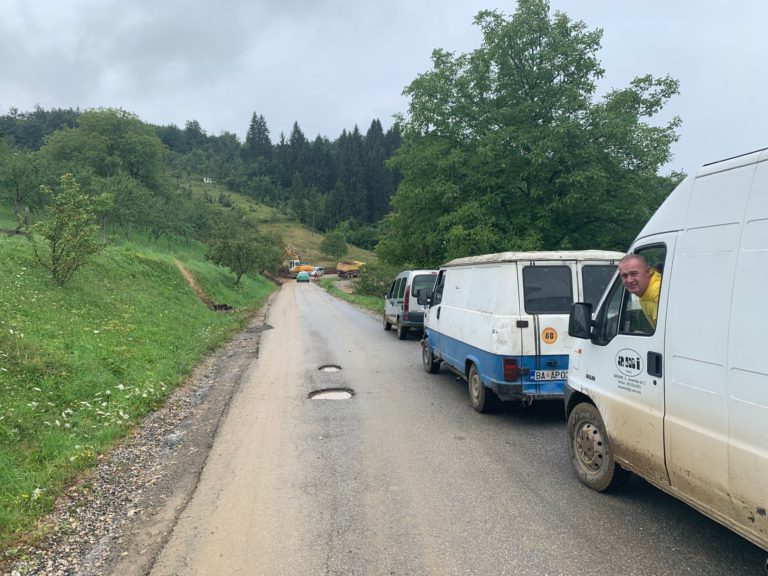 ZBOG RADOVA NA PUTU PETNJICA-BERANE KOLONE AUTOMOBILA, KORISTITE PUT PREKO BIOČE!