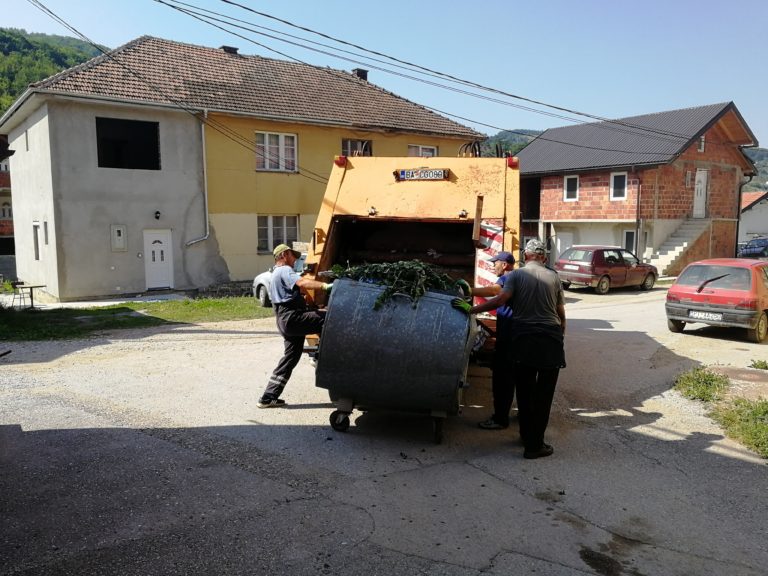 KOMUNALNO PETNJICA PRAZNI KONTEJNERE DVA PUTA SEDMIČNO