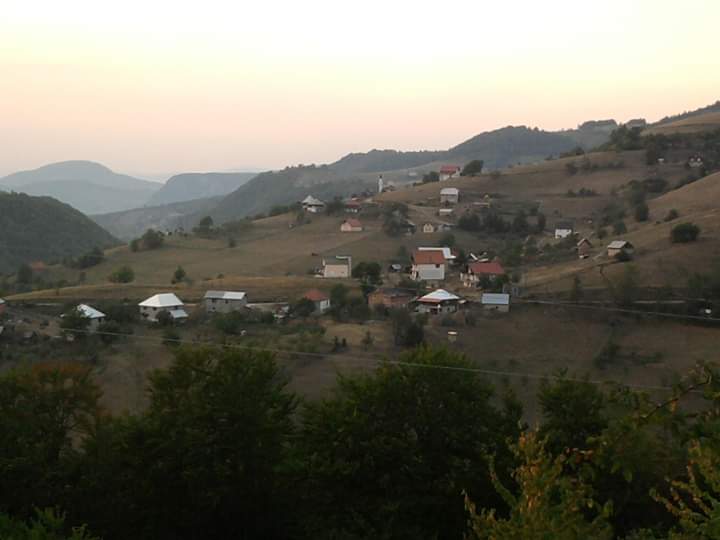 VODIMO VAS U ŠETNJU DO KALICE – MALO SELO SA VELIKIM LJUDIMA