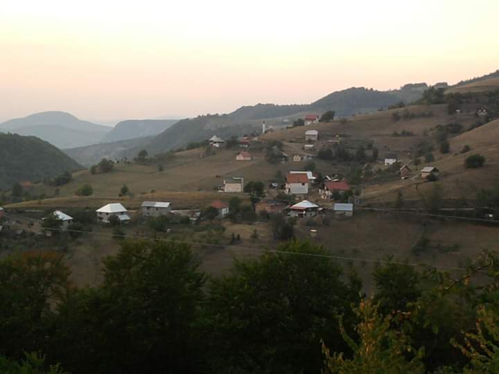 VODIMO VAS U ŠETNJU DO KALICE – MALO SELO SA VELIKIM LJUDIMA