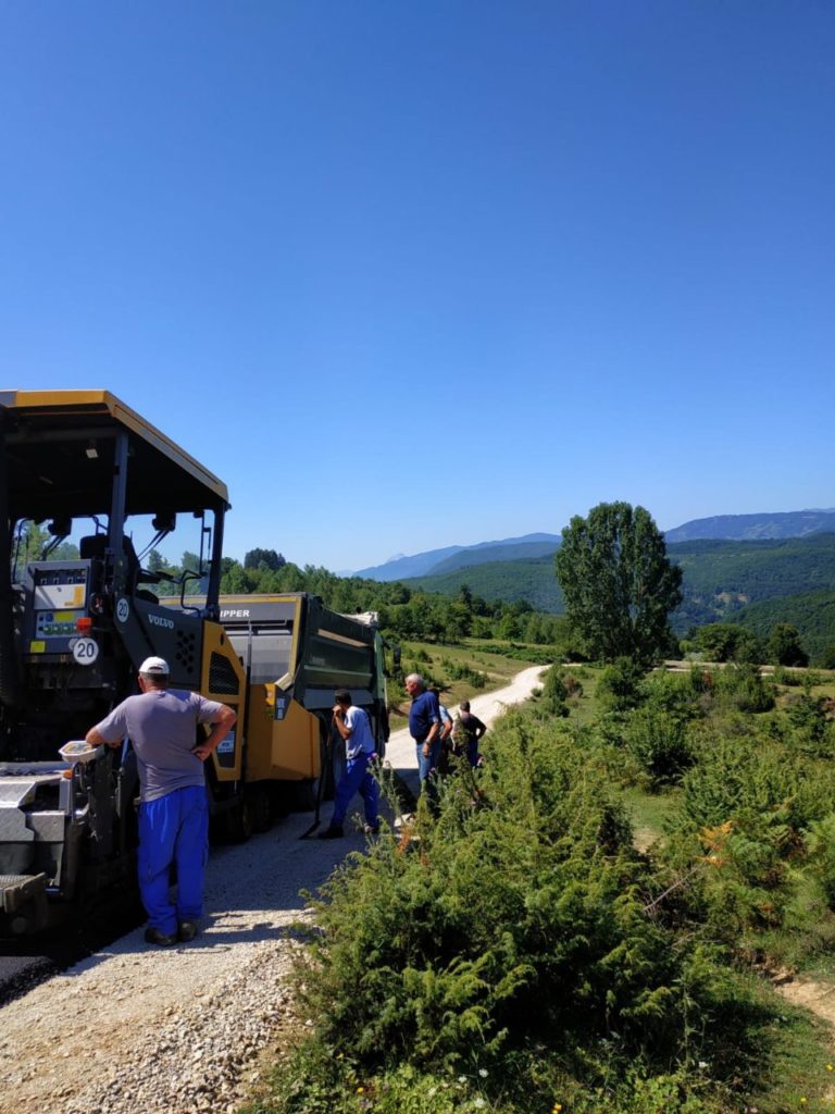 POČELO ASFALTIRANJE PUTA KALAČICA