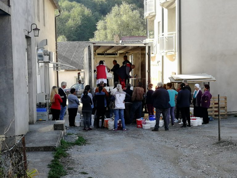 PETAK ČETVRTKOM U BIHORU: MESOPROMET NAPRAVIO GUŽVU OTKUPOM SIRA