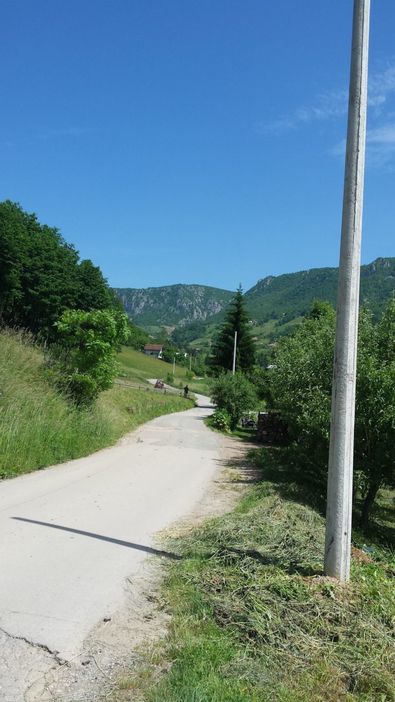 RASVJETA PREMA RADMANCIMA: GRAĐANI POSTAVILI STUBOVE, FALI 2000 EURA ZA LED SVJETLA