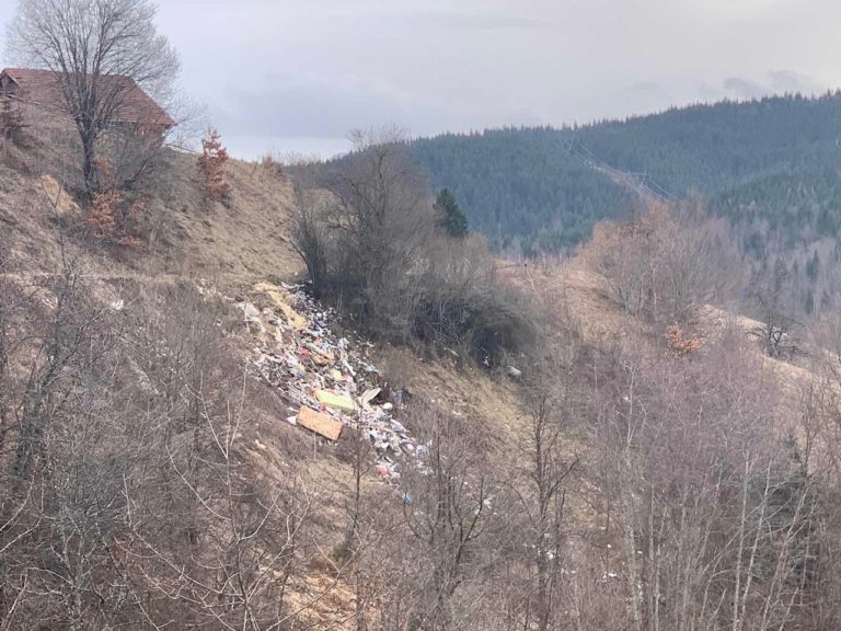 PETNJICA: GOMILE SMEĆA NA SVAKOM KORAKU – JESMO LI OVO MI?