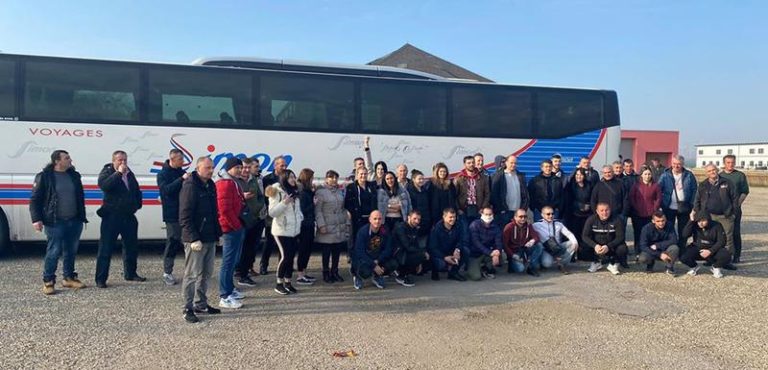 BHORCI U AUTOBUSU ČEKAJU RJEŠENJE: ZAGLAVLJENI NA GRANICI, DOSTAVLJENA IM HRANA I VODA