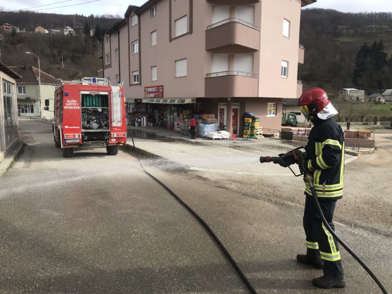 DEZINFIKOVANE JAVNE POVRŠINE U PETNJICI