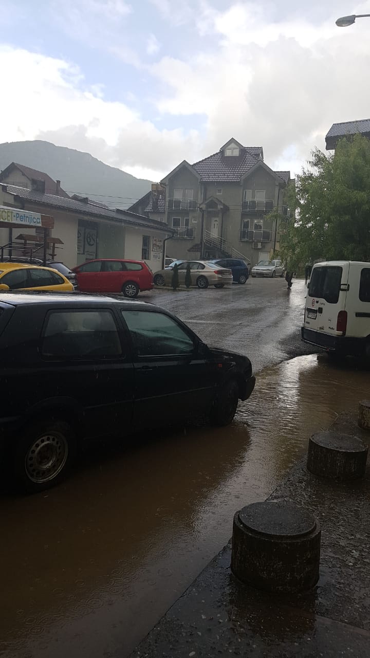 FOTO I VIDEO – GRAD I KIŠA U BIHORU