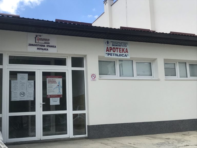 U APOTECI MONTEFARMA U PETNJICI IMA DOVOLJNO MASKI