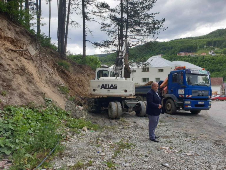 POČINJU RADOVI NA UREĐENJU CENTRA PETNJICE: POTPORNI ZID, PARKING, ŠETALIŠTE….