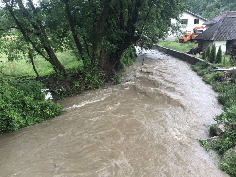 PETNJICA: GRAĐANI STRAHUJU OD IZLIVANJA RIJEKA