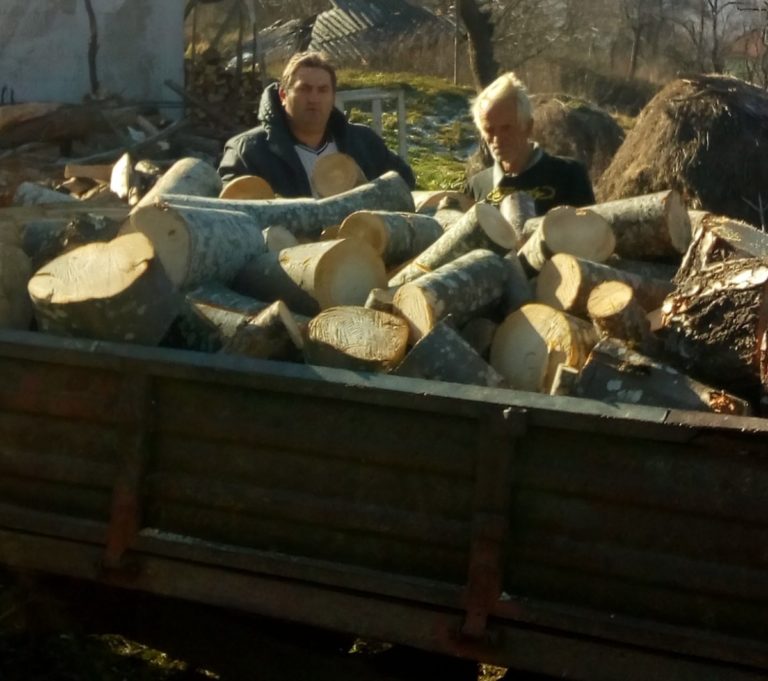 AKCIJA “POMOGNIMO HAJRU DA PREZIMI”: STIGLA DRVA ZA HAJRA