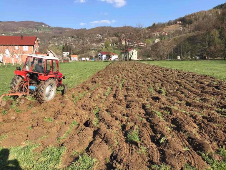 CHR “HAJRAT” OPET U AKCIJI: DRVA ZA OGRIJEV I KROMPIRI ZA NAJUGROŽENIJE