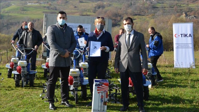 KAD SE PREPOZNA OZBILJNOST I MARLJIVOST: TIKA POKLONILA FREZU NADŽIPU KORAĆU