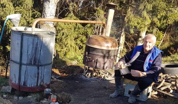 BEĆOVA KORONA SAMOIZOLACIJA “NAPUNILA” BURAD RAKIJOM