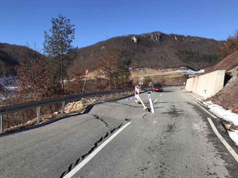 CRNAGORAPUT KONAČNO REAGOVAO: POPRAVIĆE SAMO JEDNU TRAKU NA DIJELU PUTA GUSARE-PODVADE, OSTALO ČEKA DRUGE STRUČNJAKE