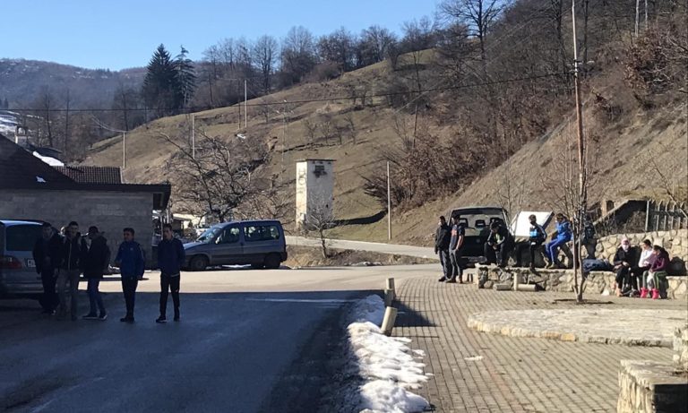 PETNJICA: ČEKAJUĆI AUTOBUS….