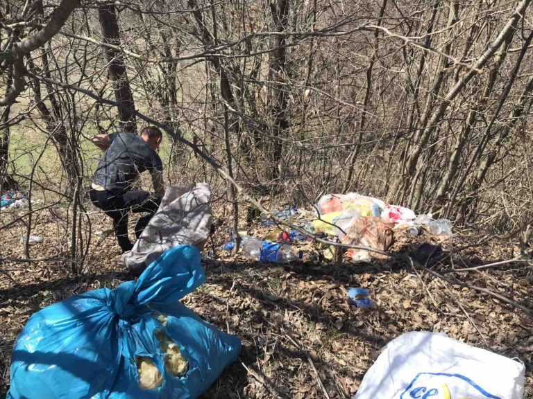 PATRIOTIZAM JE I KAD ČUVAŠ ŽIVOTNU SREDINU: MJEŠTANI VRBICE UKLANJALI OTPAD DUŽ PUTA