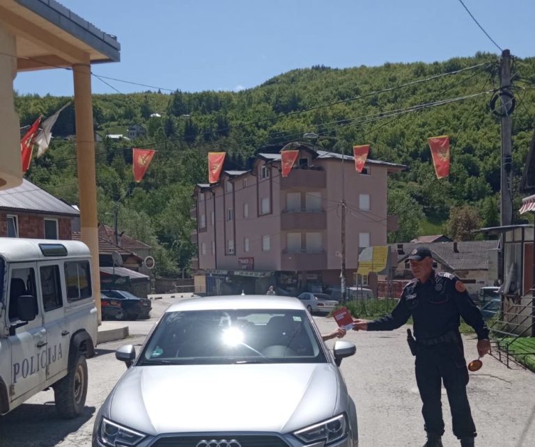 I POLICIJA U PETNJICI DIJELI BROŠURE ZA VAKCINACIJU