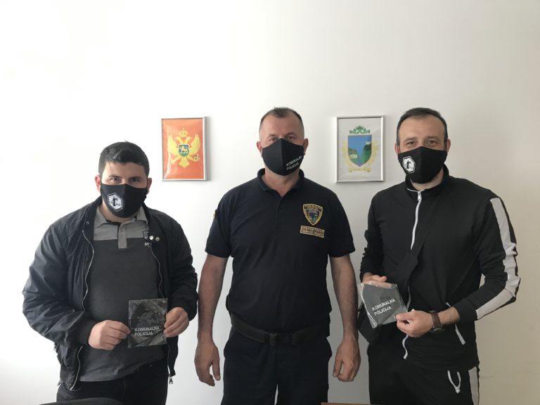 NVO „Vis Legis“ poklonila zaštitne maske Komunalnoj policiji u Petnjici.