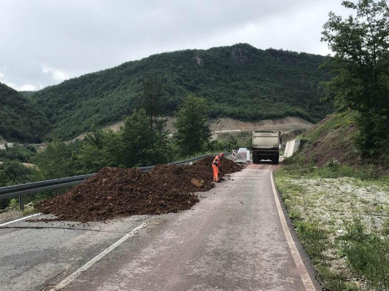 VIDEO U toku sanacija klizišta u Podvadama