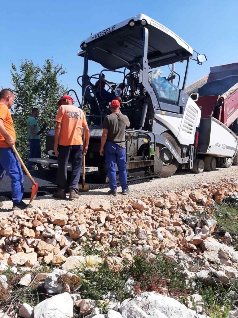 (FOTO I VIDEO) PETNJICA: ZAVRŠENO ASFALTIRANJE PUTA NA PONORU