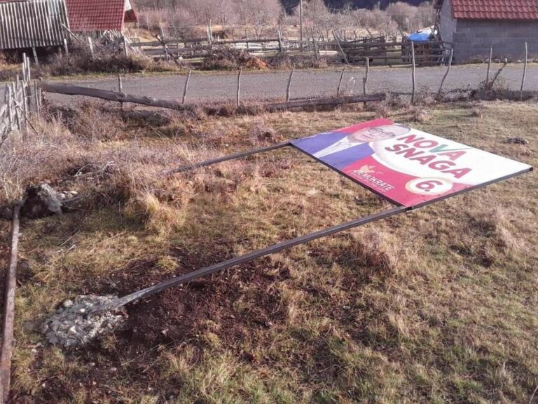 Petnjica: Porušeni bilbodri Demokratske Crne Gore u Vrbici i Savin Boru