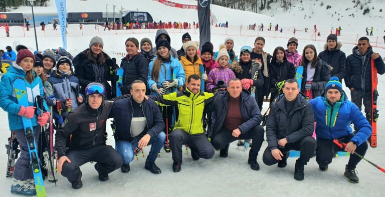 (FOTO I VIDEO) ORGANIZACIJA TO PETNJICA: PETNJIČKI ODLIKAŠI NA SKIJANJU U KOLAŠINU