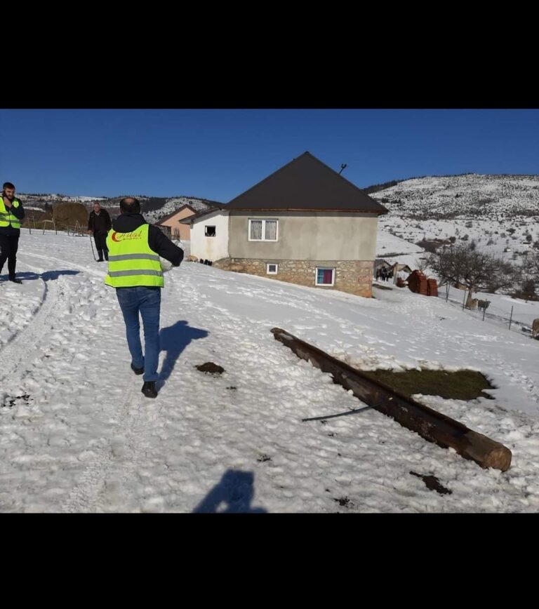 POMOĆ ZA DVADESET PORODICA, ZA STUDENTE I BOLESNE