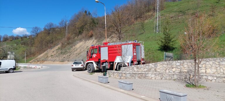 SLUŽBA ZAŠTITE I SPAŠAVANJA PETNJICA: U SLUČAJU POŽARA POZIV NA BROJ 069243048, MOLIMO SVE ZA ODGOVORNOST