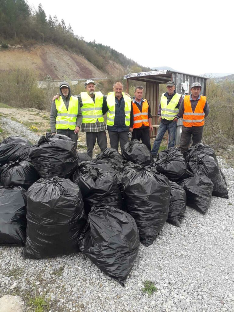 Nastavljena akcija prikupljanja smeća i otpada na magistralnom putu Petnjica-Berane