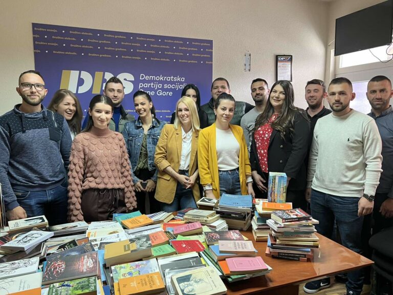 SAVJET MLADIH DPS BIJELO POLJE POKLONIO 260 KNJIGA ZA BUDUĆU OPŠTINSKU BIBLIOTEKU PETNJICE